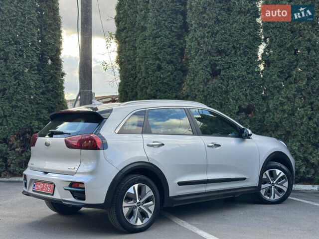 Сірий Кіа Niro, об'ємом двигуна 0 л та пробігом 141 тис. км за 17799 $, фото 10 на Automoto.ua