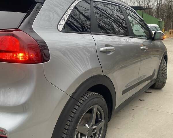 Серый Киа Niro, объемом двигателя 0 л и пробегом 54 тыс. км за 19999 $, фото 4 на Automoto.ua