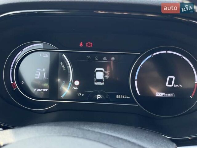 Серый Киа Niro, объемом двигателя 0 л и пробегом 88 тыс. км за 22250 $, фото 11 на Automoto.ua