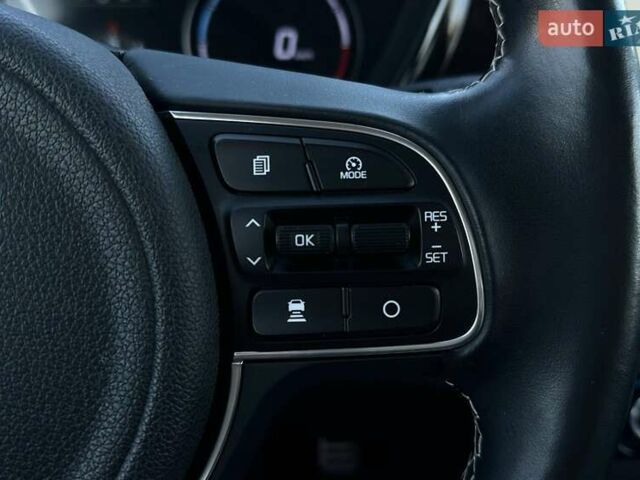 Сірий Кіа Niro, об'ємом двигуна 0 л та пробігом 37 тис. км за 23600 $, фото 9 на Automoto.ua