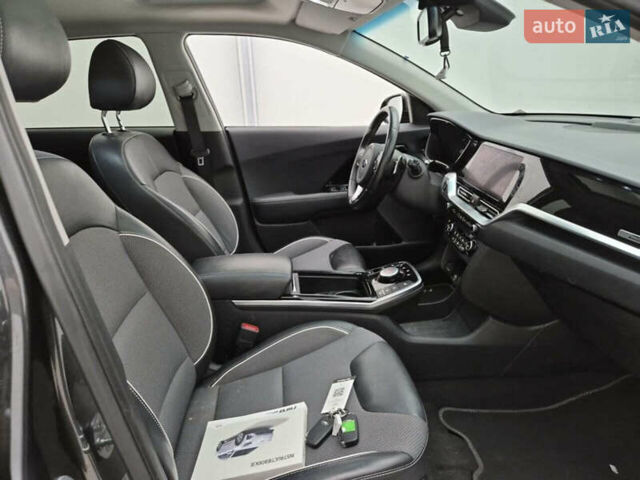 Серый Киа Niro, объемом двигателя 0 л и пробегом 87 тыс. км за 19800 $, фото 13 на Automoto.ua