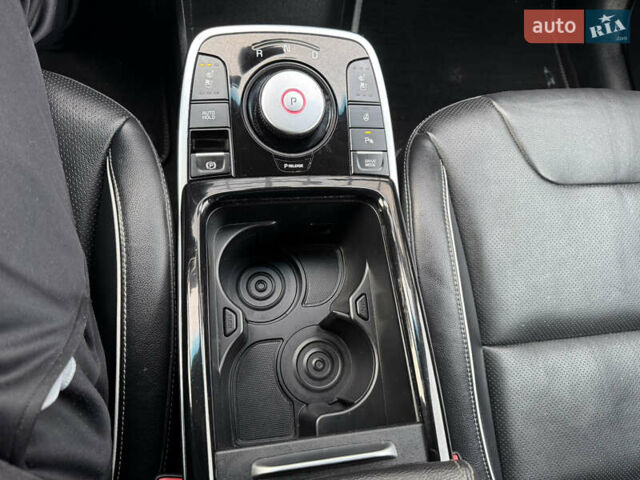 Серый Киа Niro, объемом двигателя 0 л и пробегом 147 тыс. км за 18450 $, фото 70 на Automoto.ua