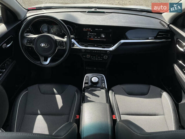 Серый Киа Niro, объемом двигателя 0 л и пробегом 51 тыс. км за 21760 $, фото 45 на Automoto.ua