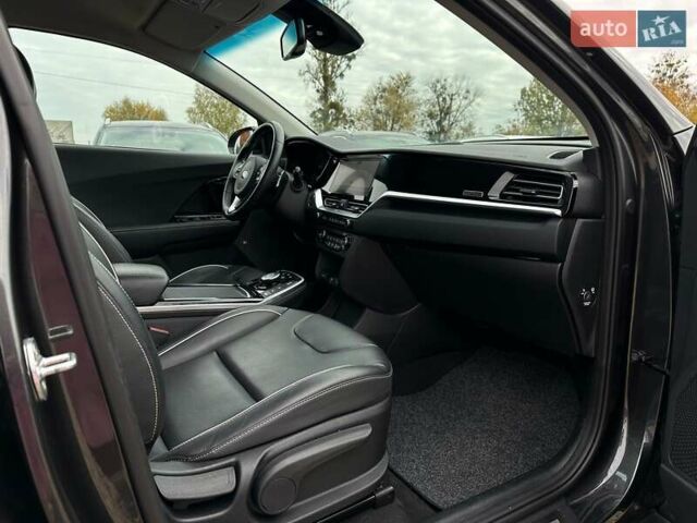 Серый Киа Niro, объемом двигателя 0 л и пробегом 62 тыс. км за 23600 $, фото 88 на Automoto.ua