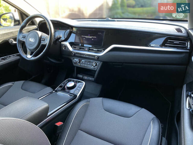 Серый Киа Niro, объемом двигателя 0 л и пробегом 59 тыс. км за 21299 $, фото 31 на Automoto.ua