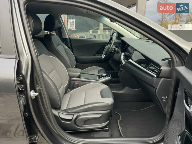 Сірий Кіа Niro, об'ємом двигуна 0 л та пробігом 52 тис. км за 22999 $, фото 58 на Automoto.ua