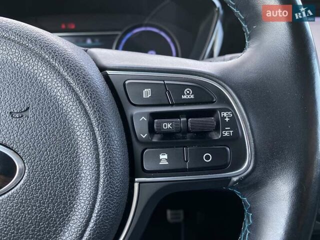 Серый Киа Niro, объемом двигателя 0 л и пробегом 66 тыс. км за 24200 $, фото 3 на Automoto.ua