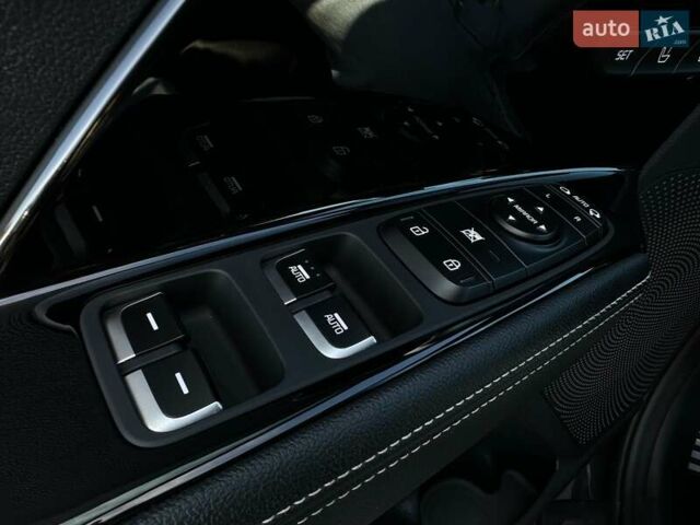 Сірий Кіа Niro, об'ємом двигуна 0 л та пробігом 100 тис. км за 21900 $, фото 5 на Automoto.ua
