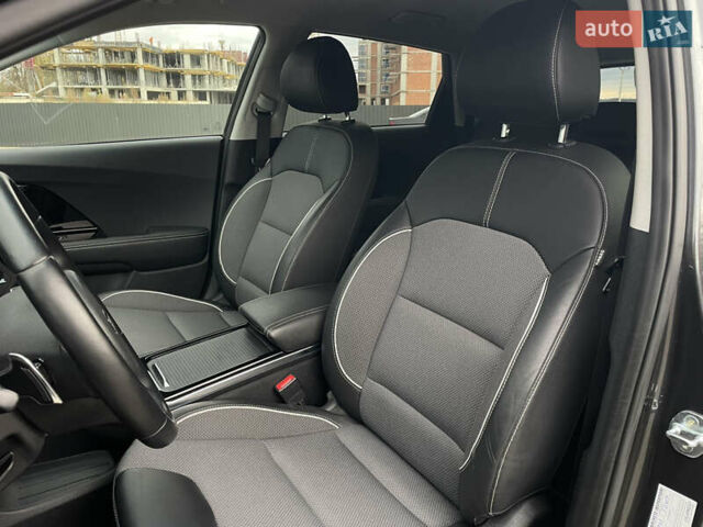Сірий Кіа Niro, об'ємом двигуна 0 л та пробігом 52 тис. км за 22999 $, фото 54 на Automoto.ua