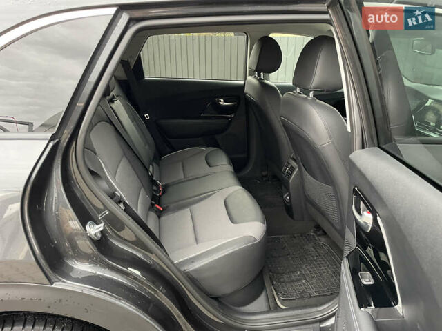 Сірий Кіа Niro, об'ємом двигуна 0 л та пробігом 52 тис. км за 22999 $, фото 22 на Automoto.ua