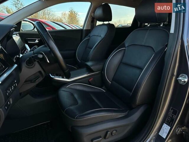 Сірий Кіа Niro, об'ємом двигуна 0 л та пробігом 100 тис. км за 21900 $, фото 3 на Automoto.ua
