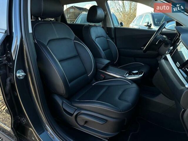 Серый Киа Niro, объемом двигателя 0 л и пробегом 54 тыс. км за 23900 $, фото 92 на Automoto.ua
