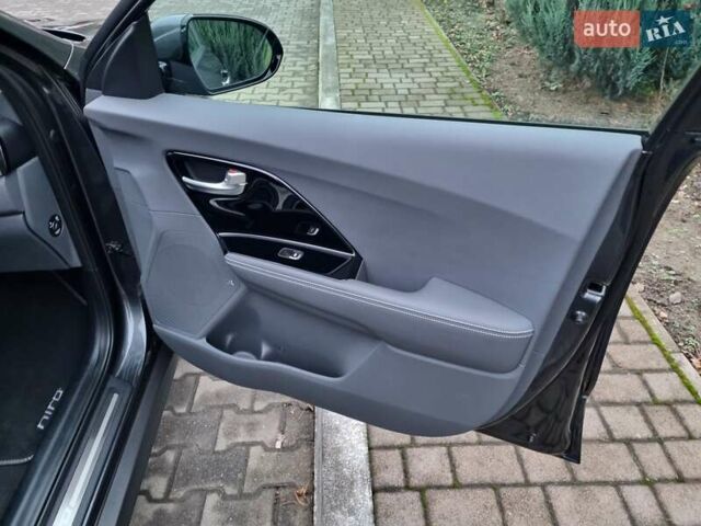 Серый Киа Niro, объемом двигателя 0 л и пробегом 42 тыс. км за 22850 $, фото 37 на Automoto.ua