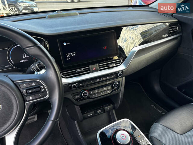 Сірий Кіа Niro, об'ємом двигуна 0 л та пробігом 50 тис. км за 19999 $, фото 20 на Automoto.ua