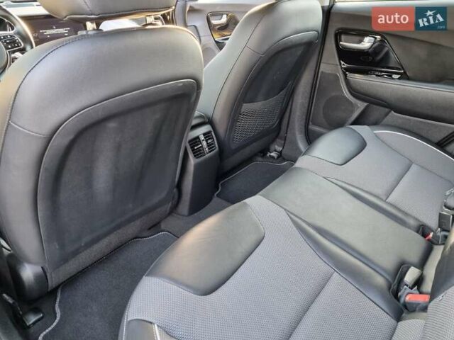 Серый Киа Niro, объемом двигателя 0 л и пробегом 121 тыс. км за 18750 $, фото 23 на Automoto.ua