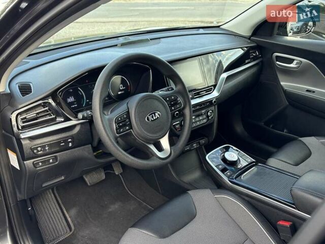 Серый Киа Niro, объемом двигателя 0 л и пробегом 52 тыс. км за 20750 $, фото 22 на Automoto.ua