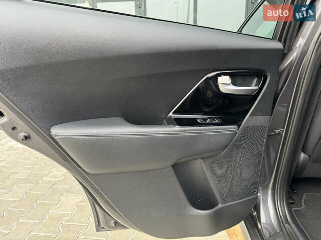 Серый Киа Niro, объемом двигателя 0 л и пробегом 147 тыс. км за 18450 $, фото 46 на Automoto.ua