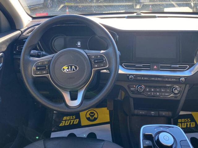Сірий Кіа Niro, об'ємом двигуна 39 л та пробігом 27 тис. км за 17600 $, фото 10 на Automoto.ua