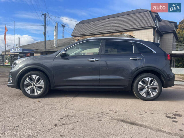 Сірий Кіа Niro, об'ємом двигуна 0 л та пробігом 140 тис. км за 18500 $, фото 2 на Automoto.ua