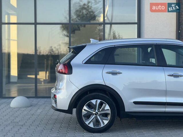 Серый Киа Niro, объемом двигателя 0 л и пробегом 139 тыс. км за 17999 $, фото 22 на Automoto.ua