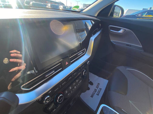 Сірий Кіа Niro, об'ємом двигуна 39 л та пробігом 27 тис. км за 17600 $, фото 14 на Automoto.ua