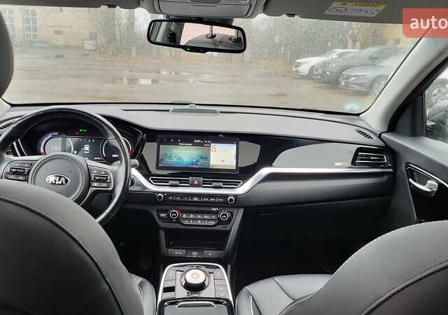 Сірий Кіа Niro, об'ємом двигуна 0 л та пробігом 106 тис. км за 20950 $, фото 17 на Automoto.ua