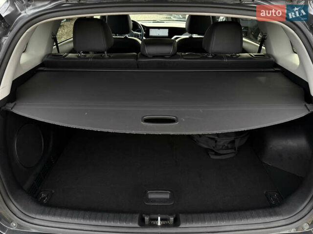 Серый Киа Niro, объемом двигателя 0 л и пробегом 82 тыс. км за 22900 $, фото 88 на Automoto.ua