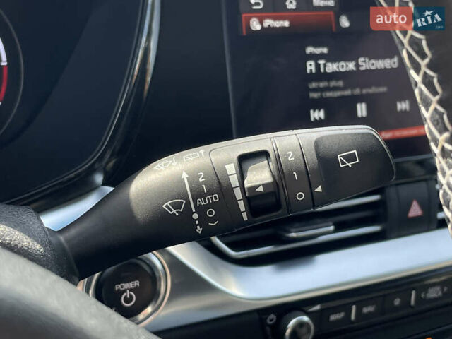 Серый Киа Niro, объемом двигателя 0 л и пробегом 51 тыс. км за 21760 $, фото 51 на Automoto.ua