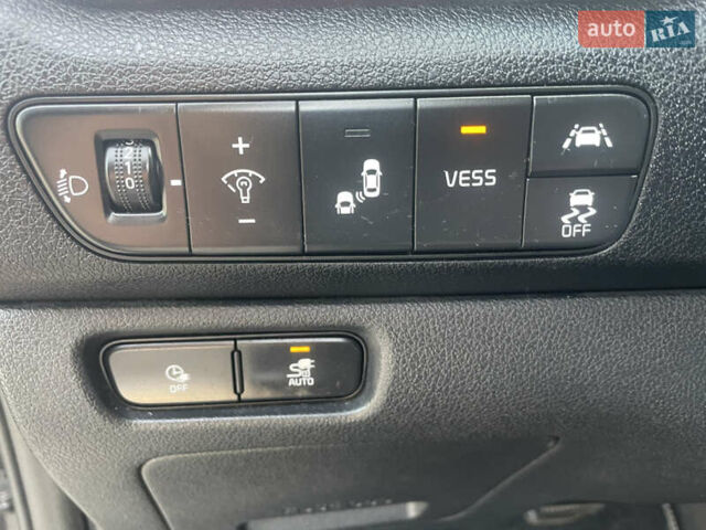 Сірий Кіа Niro, об'ємом двигуна 0 л та пробігом 140 тис. км за 18500 $, фото 20 на Automoto.ua