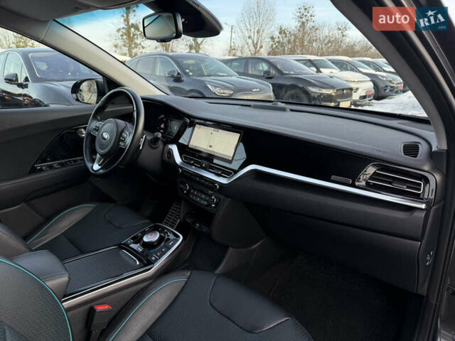 Сірий Кіа Niro, об'ємом двигуна 0 л та пробігом 97 тис. км за 22900 $, фото 90 на Automoto.ua