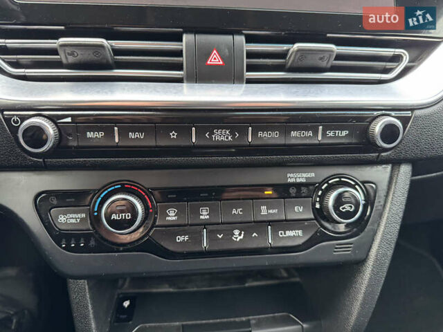 Серый Киа Niro, объемом двигателя 0 л и пробегом 147 тыс. км за 18450 $, фото 71 на Automoto.ua