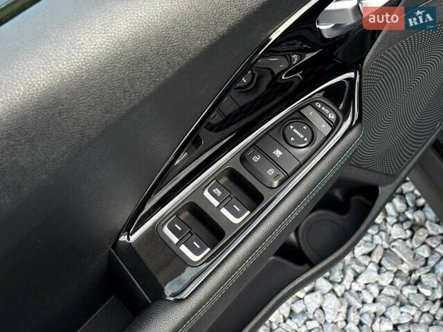 Сірий Кіа Niro, об'ємом двигуна 0 л та пробігом 50 тис. км за 19999 $, фото 11 на Automoto.ua