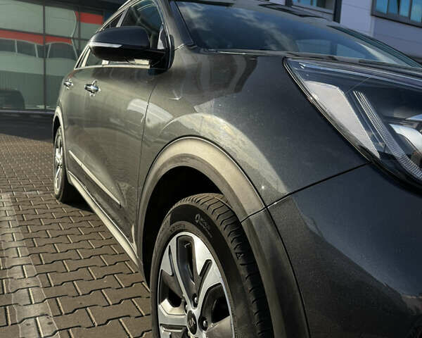 Серый Киа Niro, объемом двигателя 0 л и пробегом 86 тыс. км за 23400 $, фото 67 на Automoto.ua