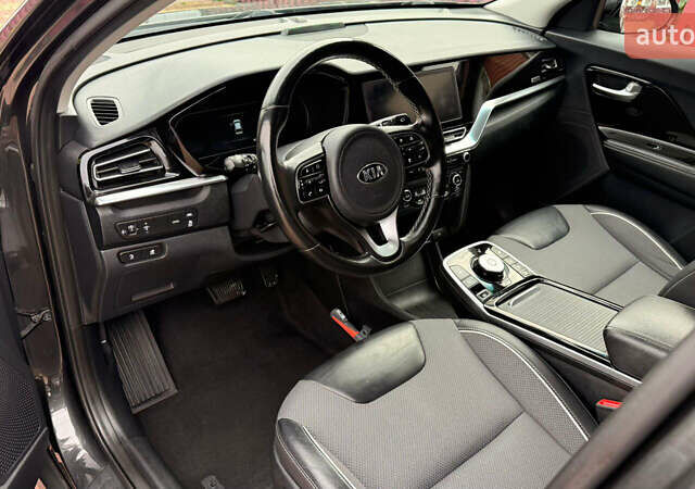 Серый Киа Niro, объемом двигателя 0 л и пробегом 88 тыс. км за 19700 $, фото 17 на Automoto.ua