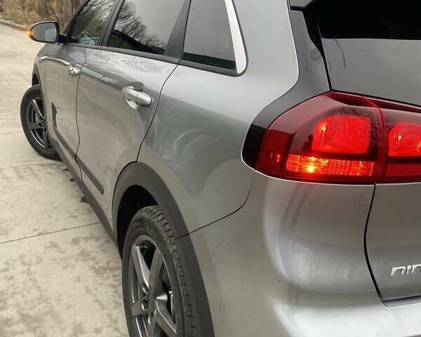 Серый Киа Niro, объемом двигателя 0 л и пробегом 54 тыс. км за 19999 $, фото 7 на Automoto.ua