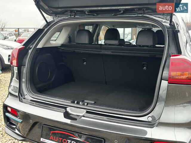 Серый Киа Niro, объемом двигателя 0 л и пробегом 39 тыс. км за 23100 $, фото 39 на Automoto.ua