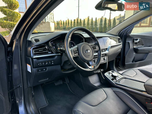 Серый Киа Niro, объемом двигателя 0 л и пробегом 38 тыс. км за 19999 $, фото 40 на Automoto.ua