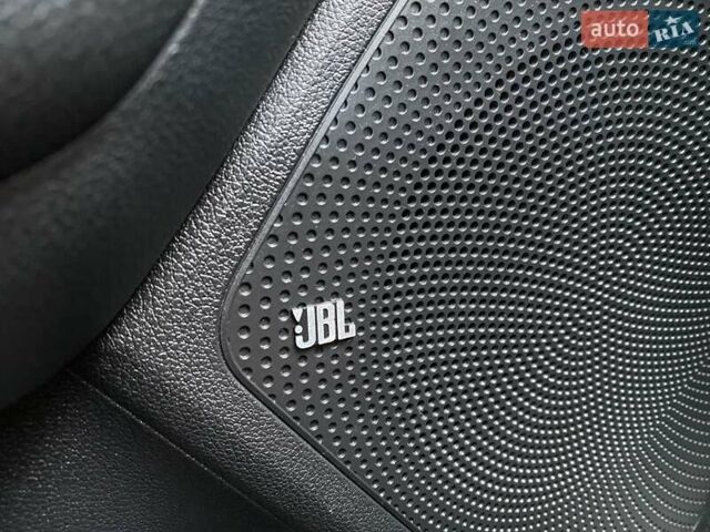 Серый Киа Niro, объемом двигателя 0 л и пробегом 66 тыс. км за 24200 $, фото 2 на Automoto.ua