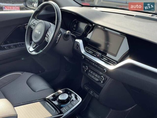 Серый Киа Niro, объемом двигателя 0 л и пробегом 88 тыс. км за 22250 $, фото 16 на Automoto.ua