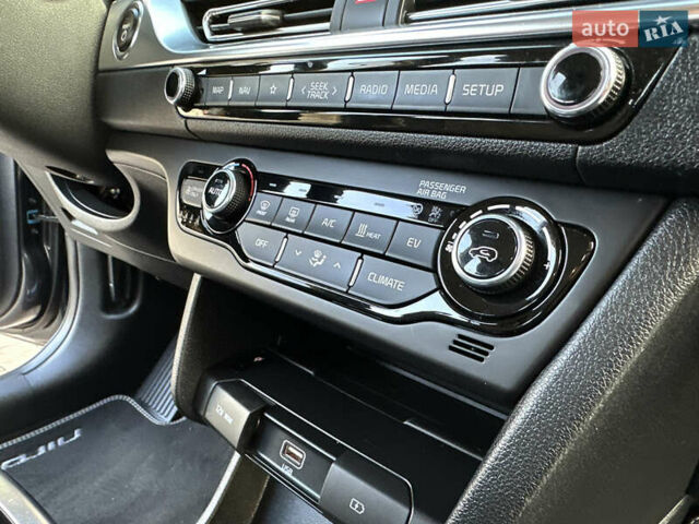 Серый Киа Niro, объемом двигателя 0 л и пробегом 38 тыс. км за 19999 $, фото 63 на Automoto.ua