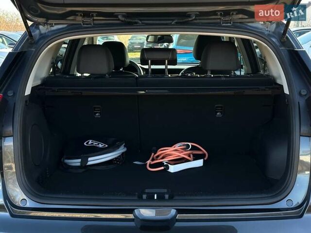 Серый Киа Niro, объемом двигателя 0 л и пробегом 54 тыс. км за 23900 $, фото 85 на Automoto.ua