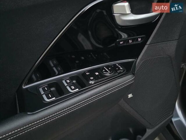 Сірий Кіа Niro, об'ємом двигуна 0 л та пробігом 136 тис. км за 18899 $, фото 21 на Automoto.ua