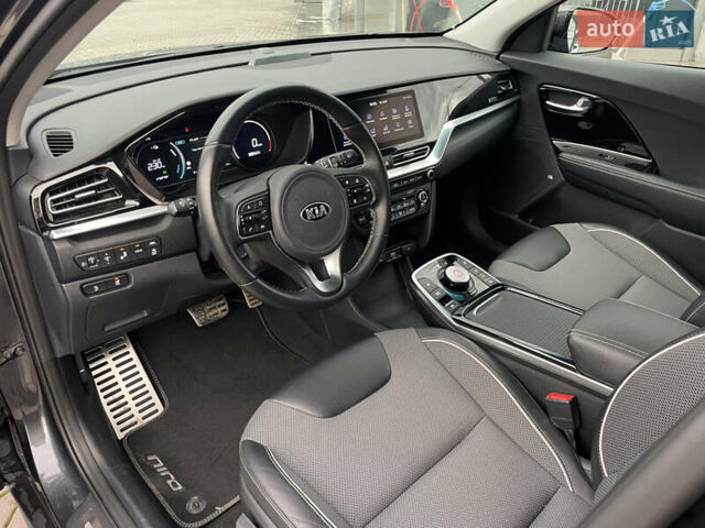 Сірий Кіа Niro, об'ємом двигуна 0 л та пробігом 52 тис. км за 22999 $, фото 49 на Automoto.ua