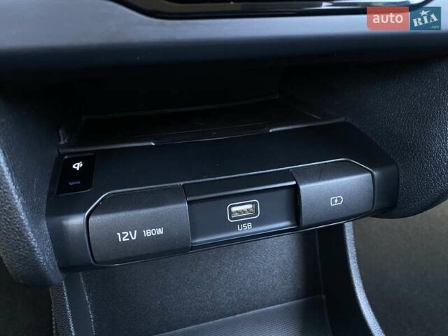 Серый Киа Niro, объемом двигателя 0 л и пробегом 67 тыс. км за 23400 $, фото 9 на Automoto.ua
