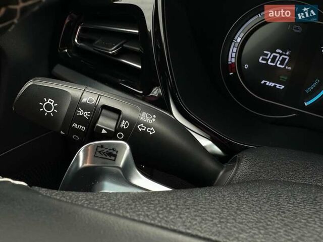 Серый Киа Niro, объемом двигателя 0 л и пробегом 62 тыс. км за 24600 $, фото 49 на Automoto.ua