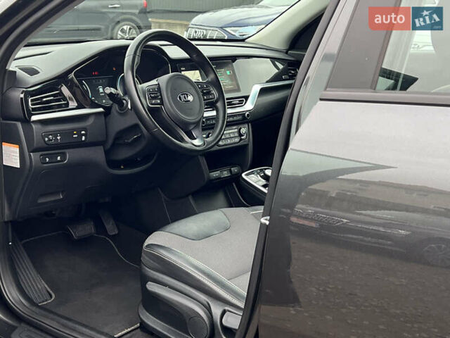 Серый Киа Niro, объемом двигателя 0 л и пробегом 107 тыс. км за 20903 $, фото 21 на Automoto.ua