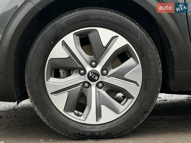 Серый Киа Niro, объемом двигателя 0 л и пробегом 107 тыс. км за 20903 $, фото 16 на Automoto.ua