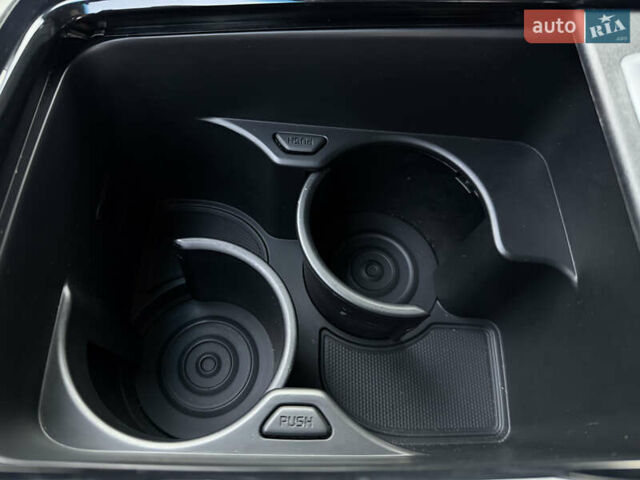 Сірий Кіа Niro, об'ємом двигуна 0 л та пробігом 97 тис. км за 22900 $, фото 68 на Automoto.ua