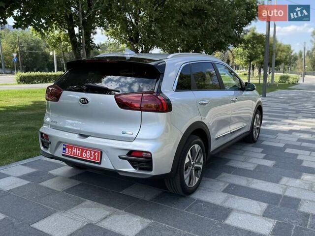 Серый Киа Niro, объемом двигателя 0 л и пробегом 96 тыс. км за 18999 $, фото 2 на Automoto.ua