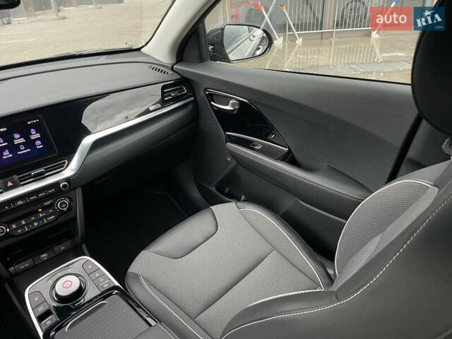 Сірий Кіа Niro, об'ємом двигуна 0 л та пробігом 52 тис. км за 22999 $, фото 34 на Automoto.ua